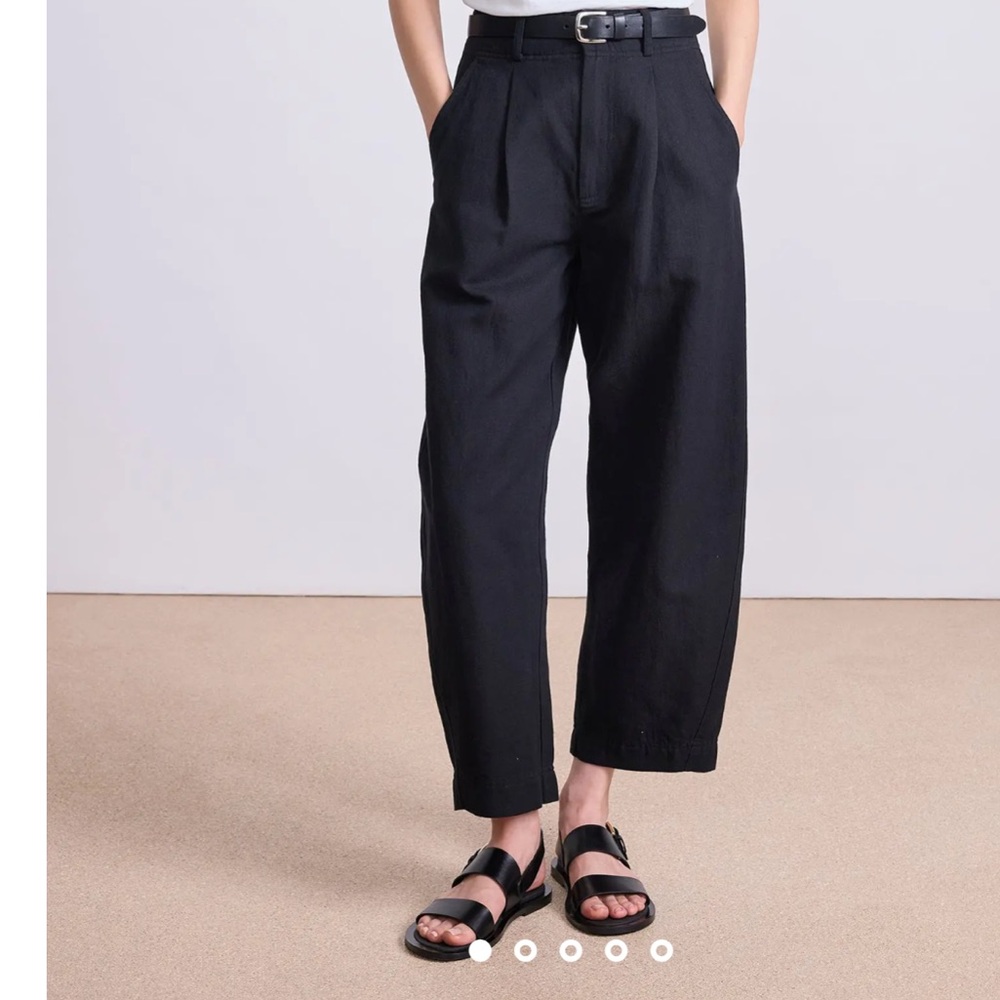 Bundle of Two(2) Bari Crop Trouser. One Black & One Cream.